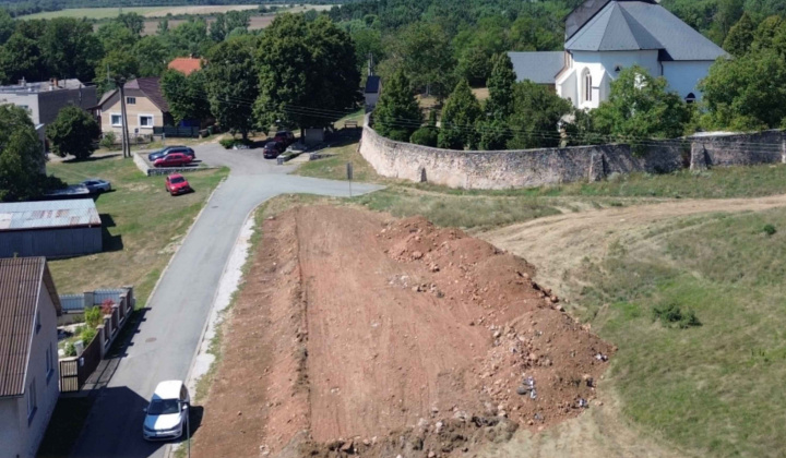 Fotka - Vytvorenie nových parkovacích miest / Új parkolóhelyek létrehozása